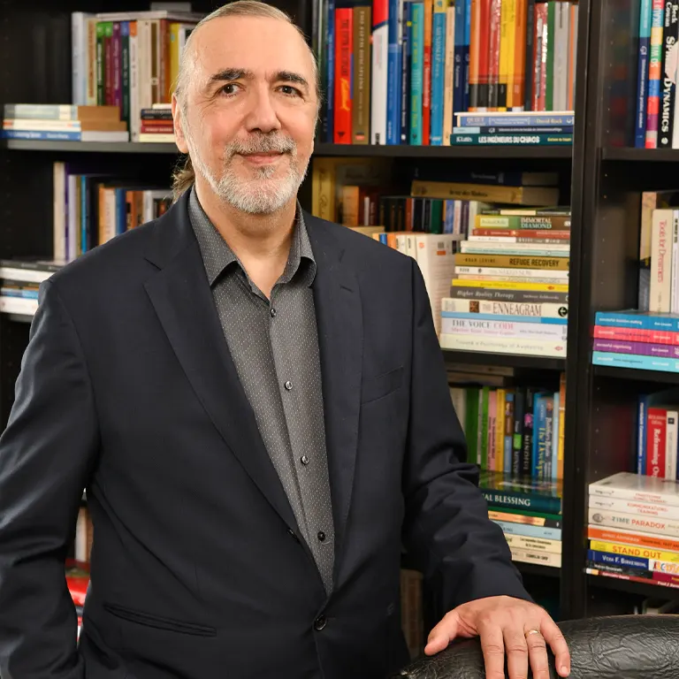 Daniel Bichiș, Psihologul Banilor