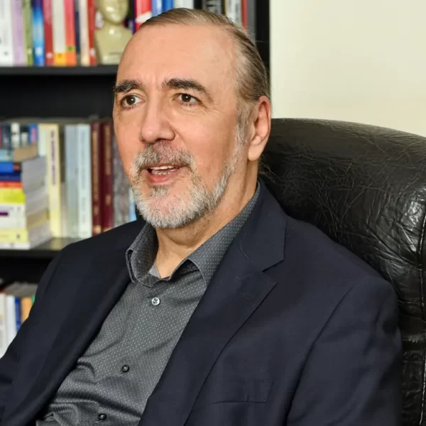 Daniel Bichiș, Psihologul Banilor